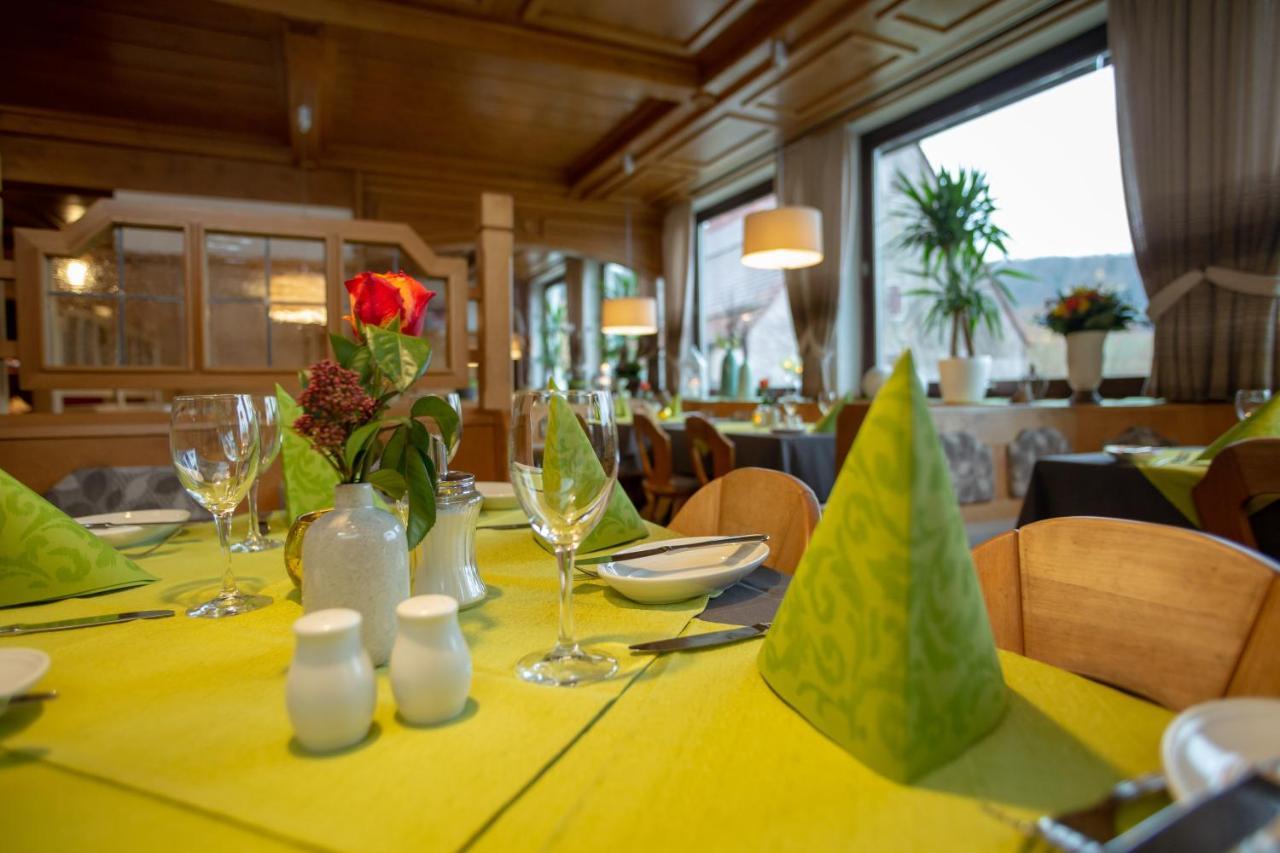 Kirchensittenbach Landidyll Hotel Zum Alten Schloss מראה חיצוני תמונה