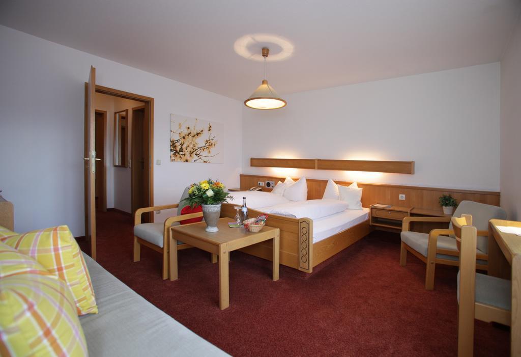 Kirchensittenbach Landidyll Hotel Zum Alten Schloss מראה חיצוני תמונה
