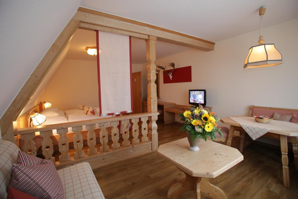 Kirchensittenbach Landidyll Hotel Zum Alten Schloss מראה חיצוני תמונה