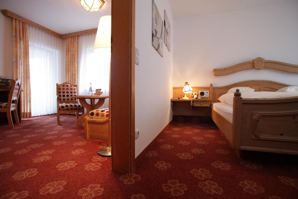Kirchensittenbach Landidyll Hotel Zum Alten Schloss מראה חיצוני תמונה